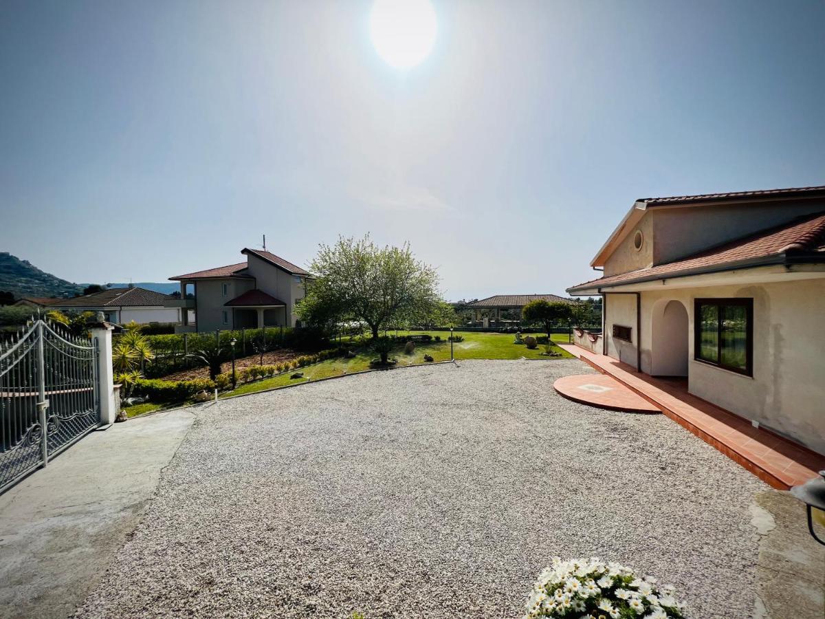 Апартаменты A Casa Di Ale Санта-Мария-ди-Кастеллабате Экстерьер фото